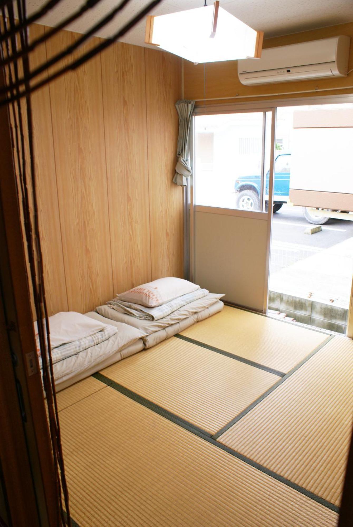 Minshuku Agaihama Hostel Jonabaru Szoba fotó